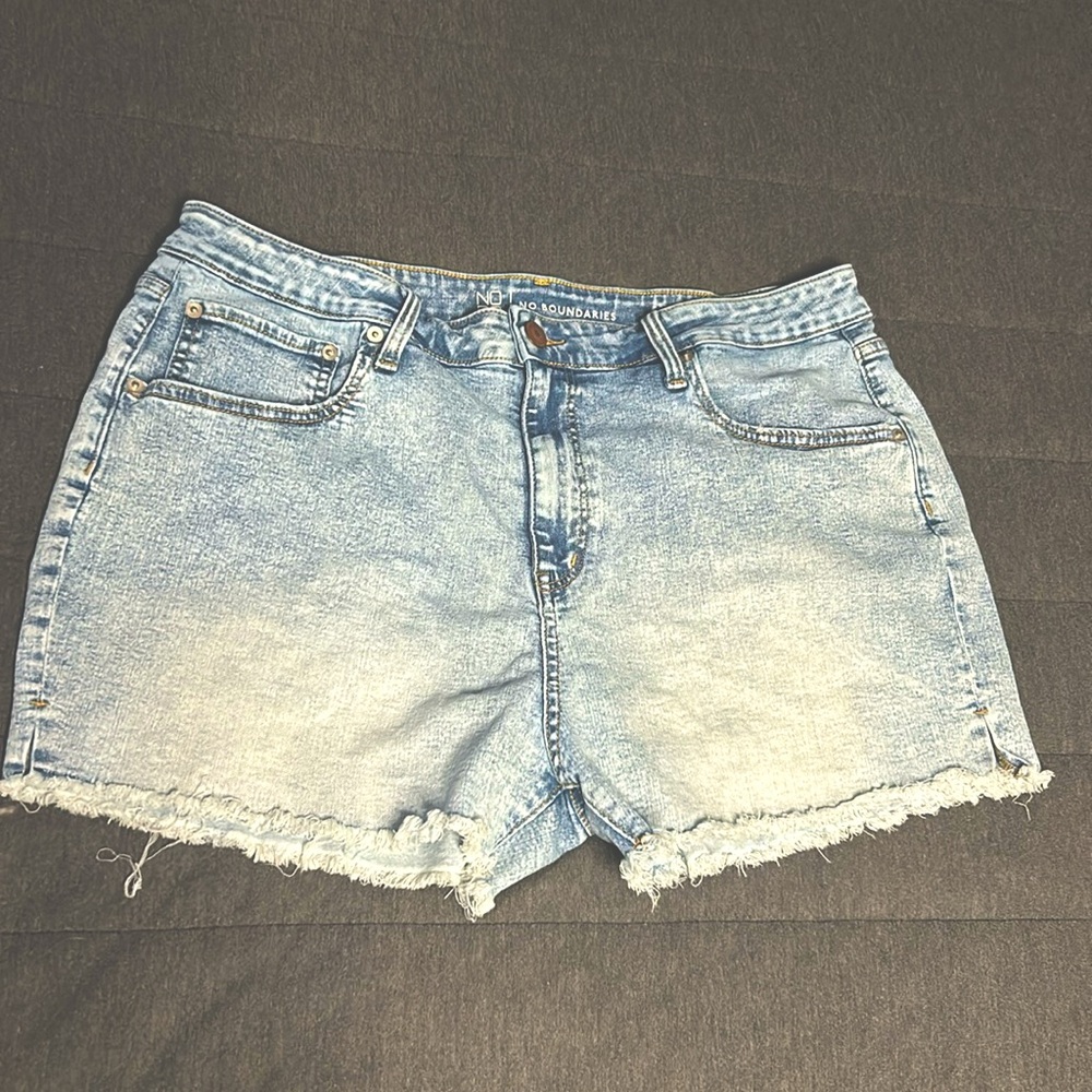 No Boundaries light washed jean shorts.